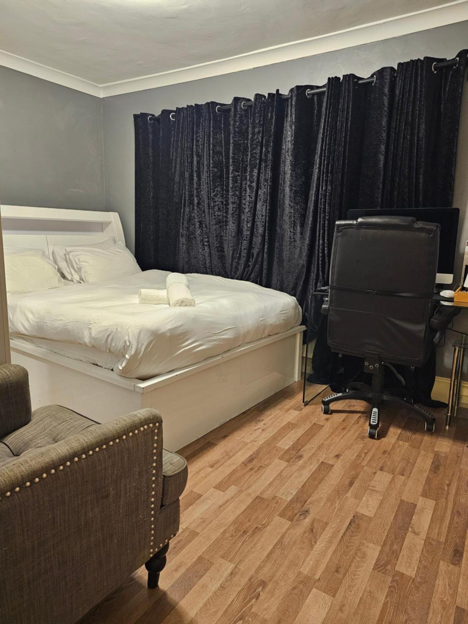 Umbrella Properties London Excel Kültér fotó