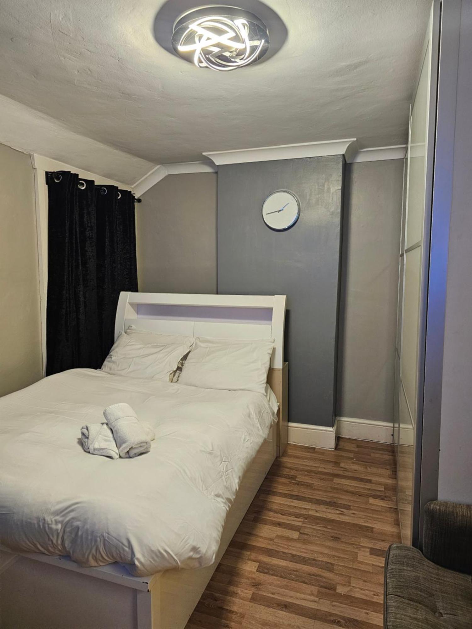 Umbrella Properties London Excel Kültér fotó